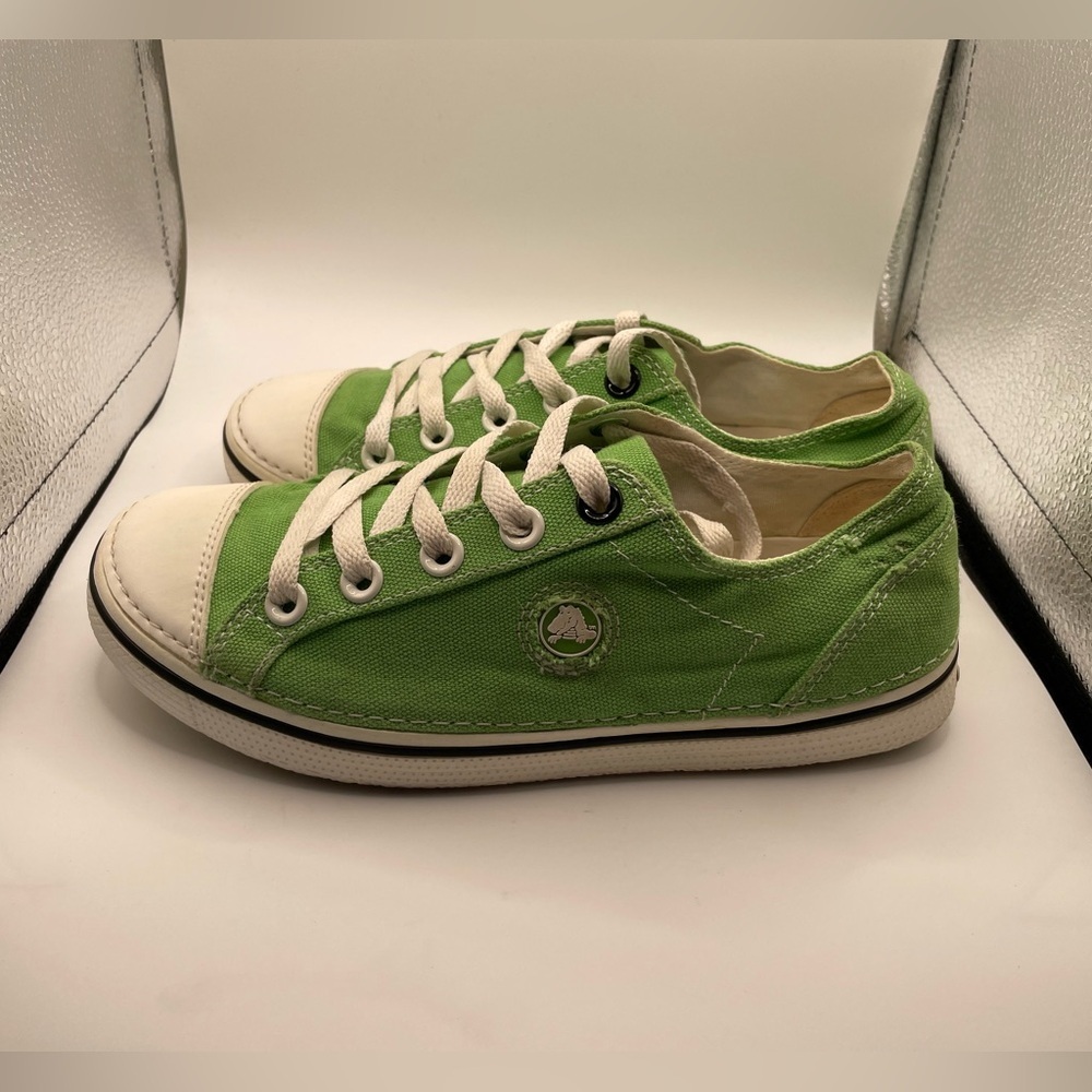 Crocs Hover Green women’s Canvas Sneakers size 6